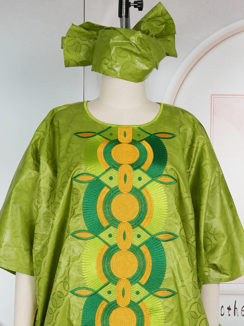 Women's Luxury Elegant Embroidery Traditional outfit with Scarf