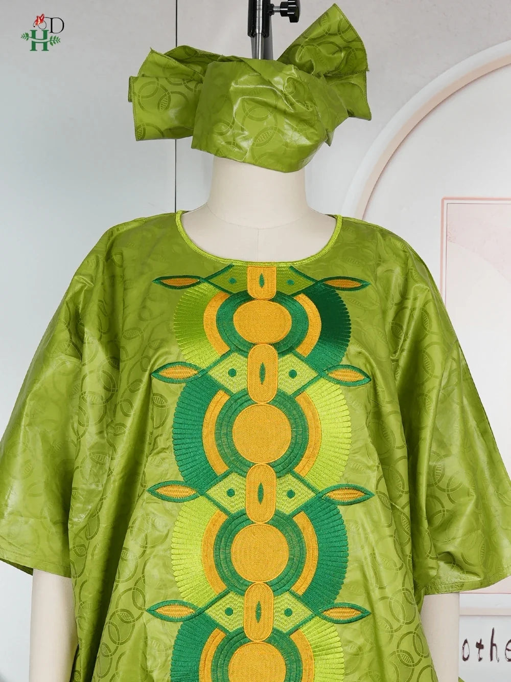 Women's Luxury Elegant Embroidery Traditional outfit with Scarf