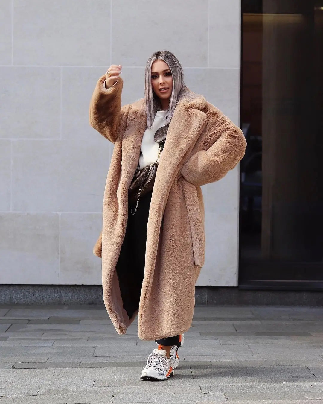 Luxury Lace Up Faux Fur Coat Women Chic Lapel Full Sleeve Fluffy Loose Warm Long Jacket Lady Winter Daily Highstreet Outerwears