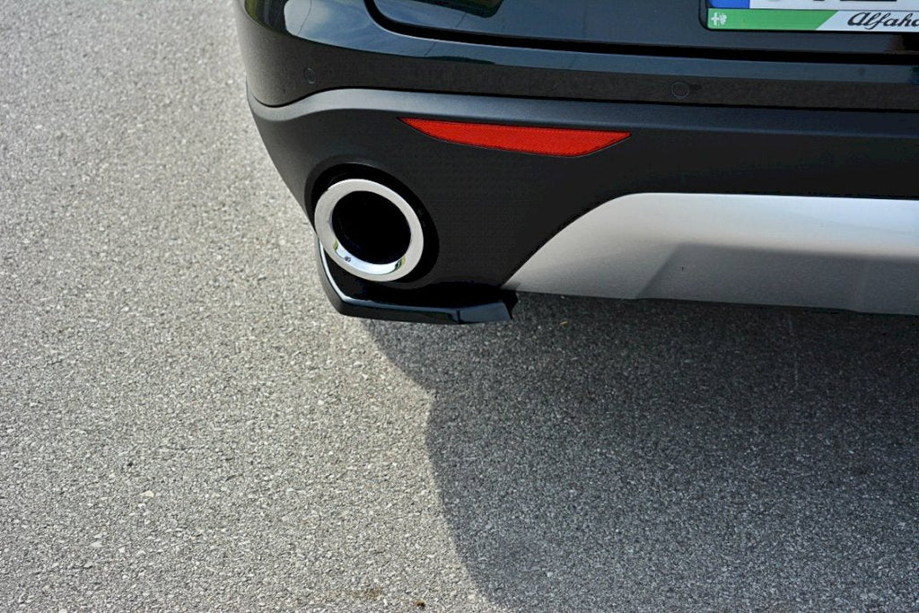 Maxton Design - REAR SIDE SPLITTERS ALFA ROMEO STELVIO (2016-2020)