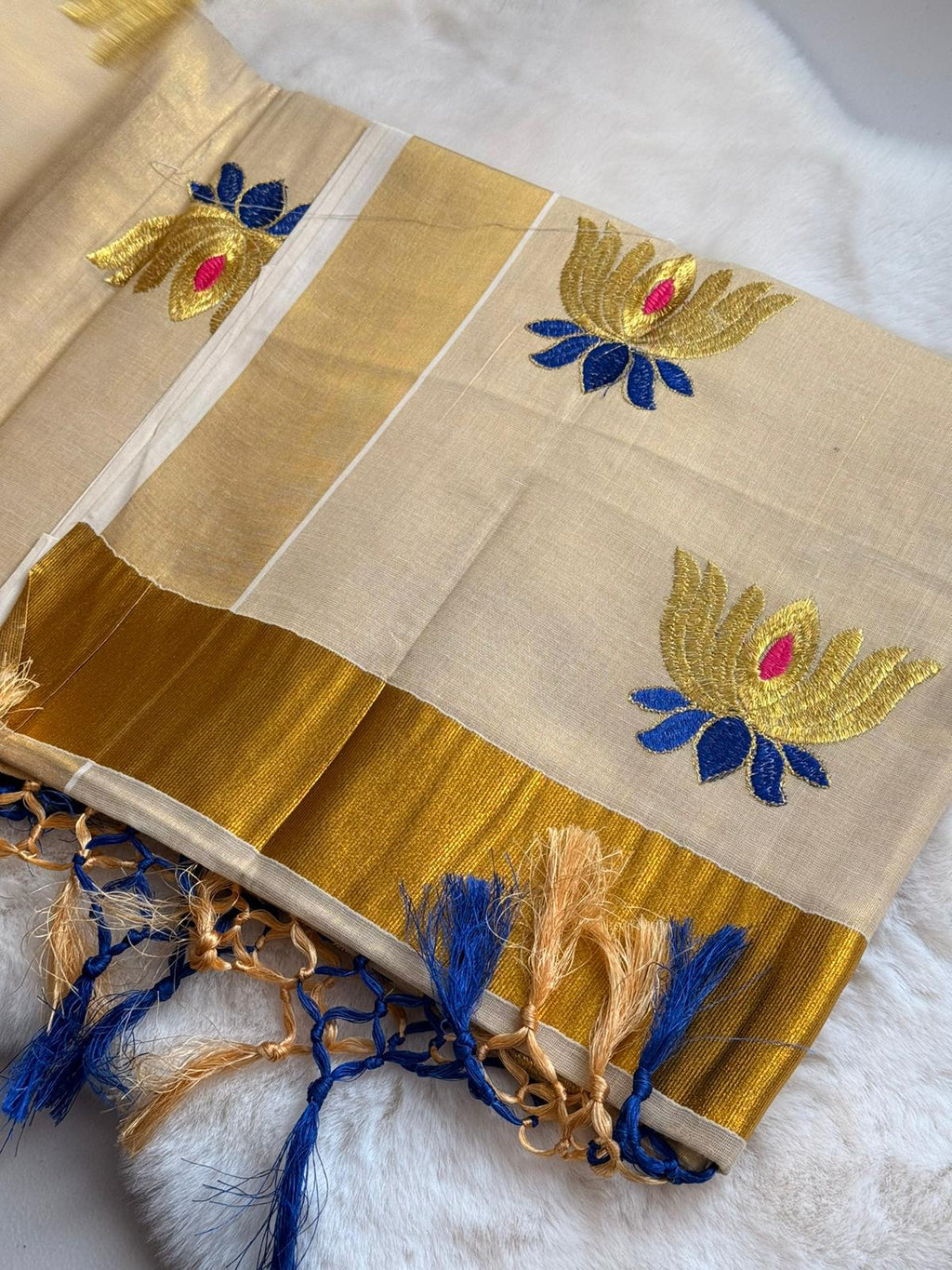Royal Lotus Kerala Kasavu Saree – Sapphire Bloom Edition
