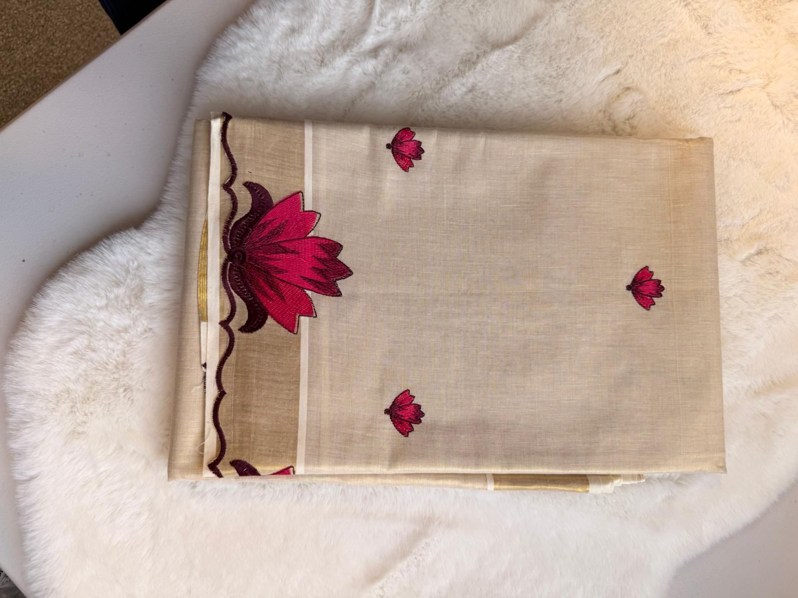 Pink Lotus Bloom Kerala Kasavu Saree