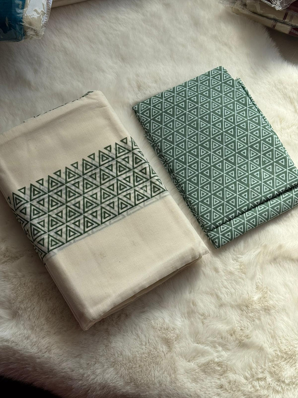 Modern Kerala Cotton Set Mundu with Matching Blouse Piece – Green Geometric Pattern