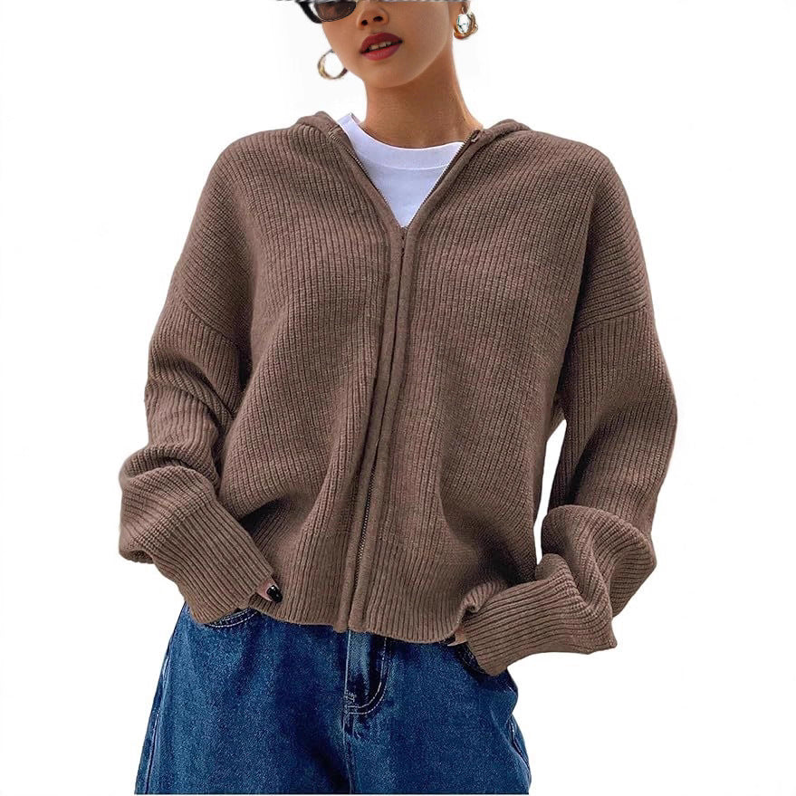 Loose Fitting Casual Cardigan Sweater With A Chunky Knit And Zipper