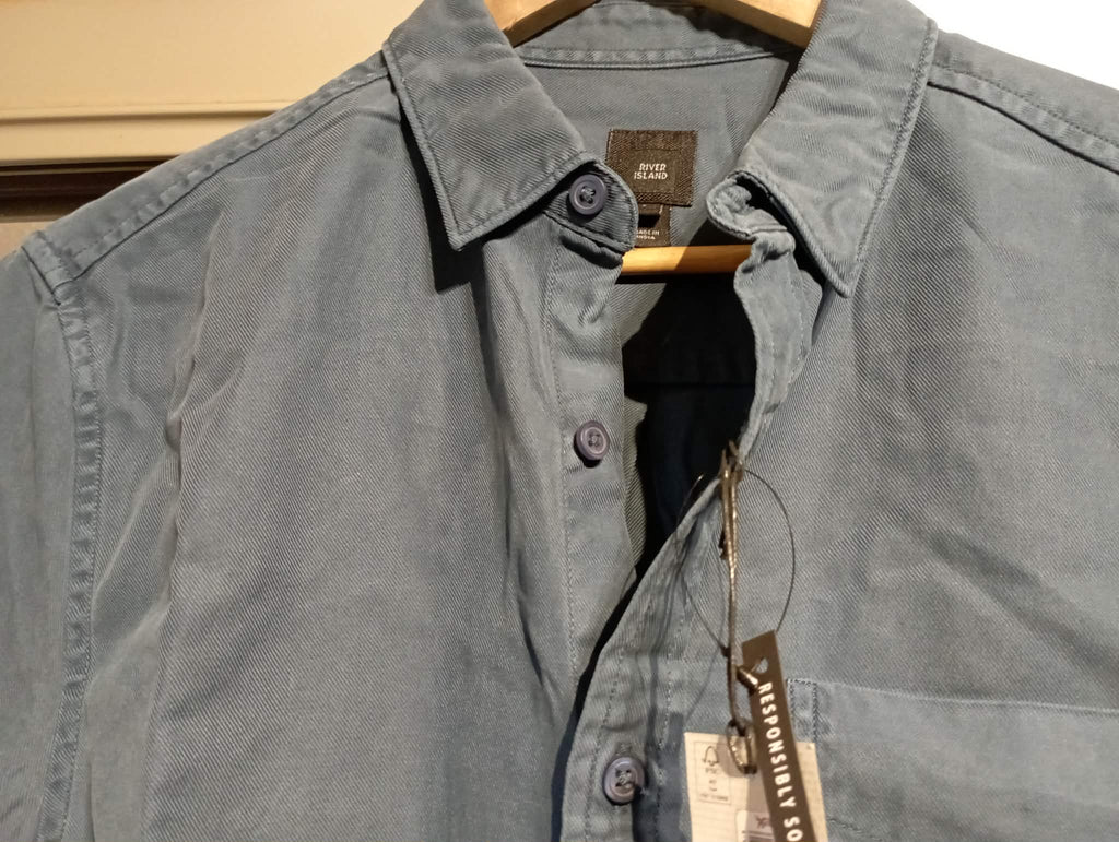 NEW with tag-MENS RIVER ISLAND NAVY S/L BUTTON DOWN size SMALL SHIRT