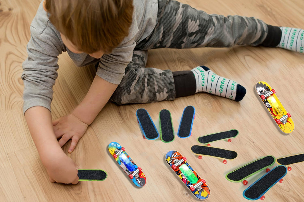 Beselley Mini Finger Skateboards – 25 LED Fingerboards for Kids, Portable Hand Skaters & Party Favors
