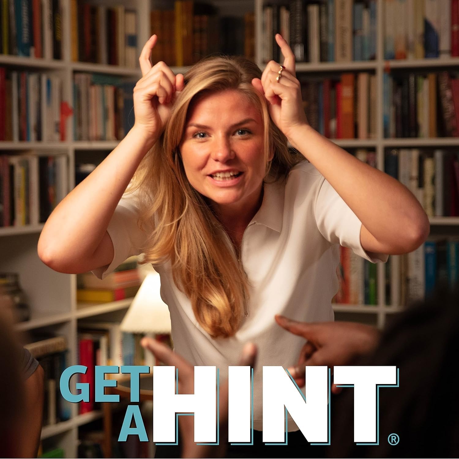 Bezzerwizzer HINT Party Game (US Edition) – Creative Hinting for 4+ Players | 45-Minute Playtime