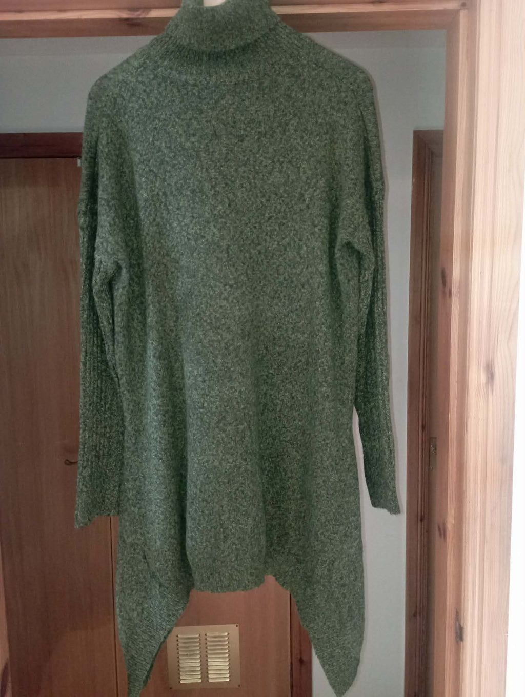 WOMEN'S LONG GREEN JUMPER