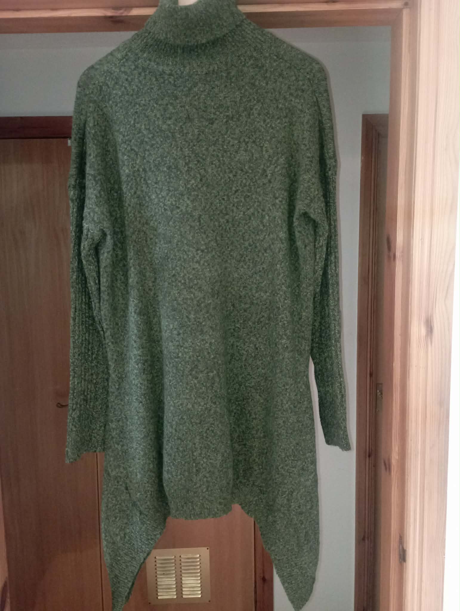 WOMEN'S LONG GREEN JUMPER