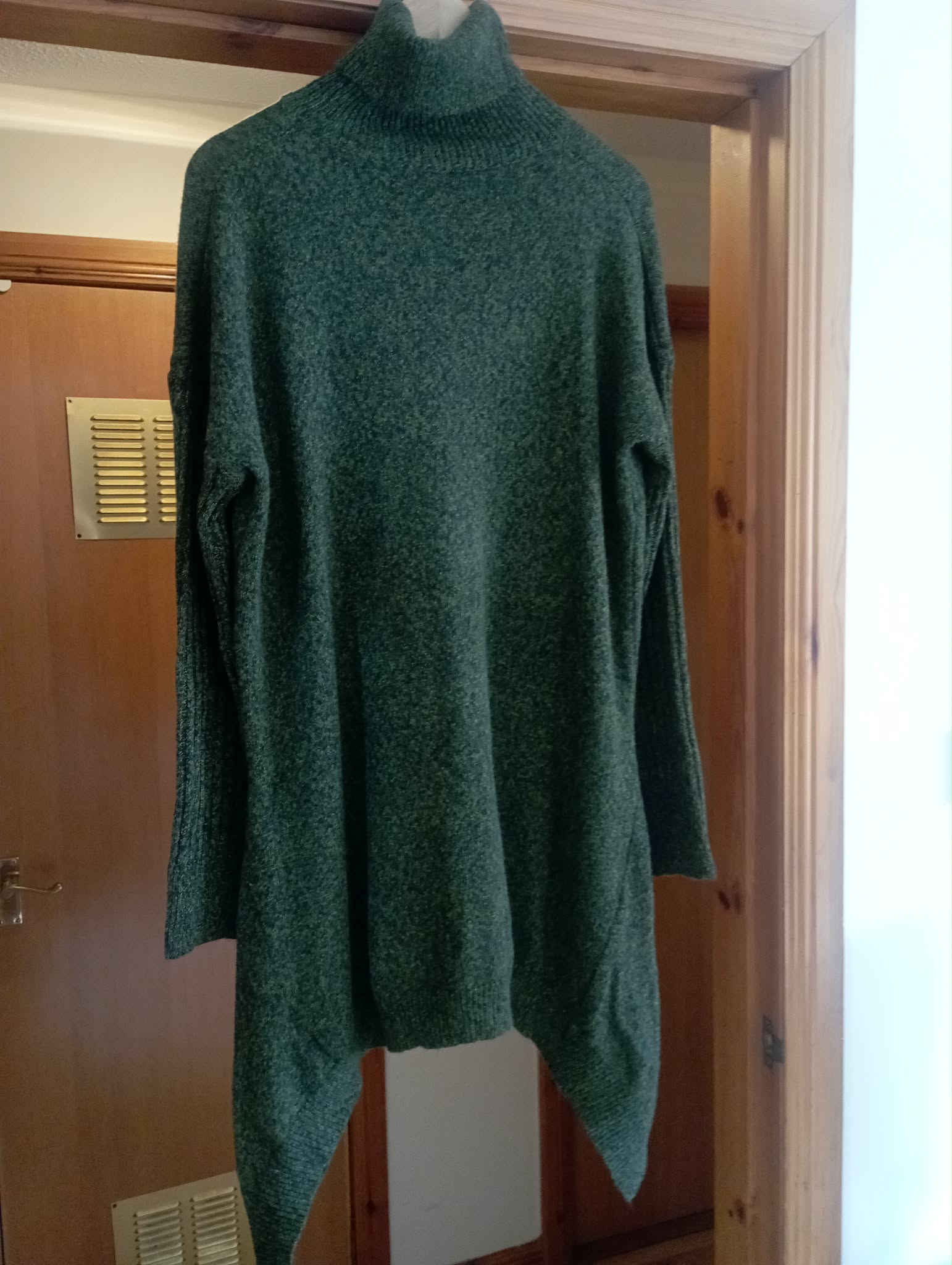 WOMEN'S LONG GREEN JUMPER