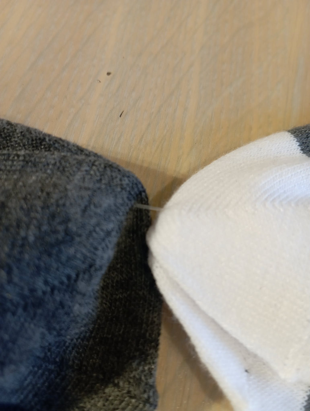 2 PAIRS OF ANKLE SOCKS