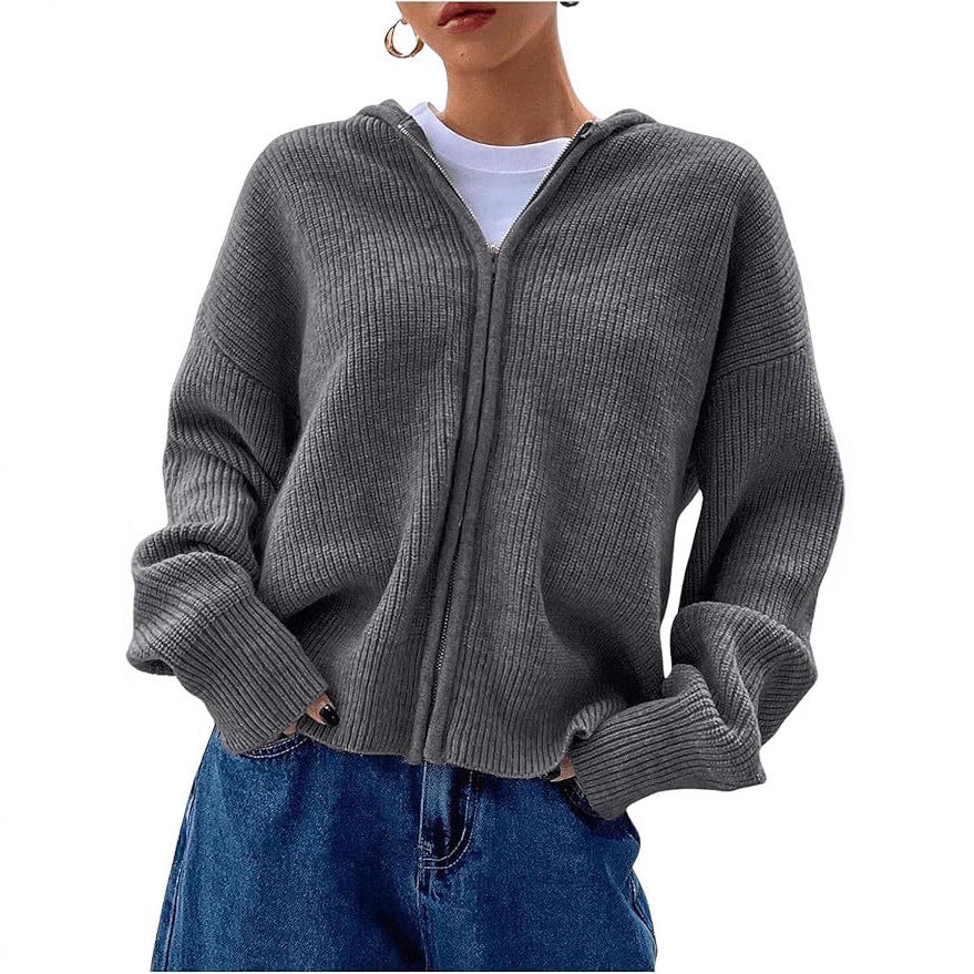 Loose Fitting Casual Cardigan Sweater With A Chunky Knit And Zipper