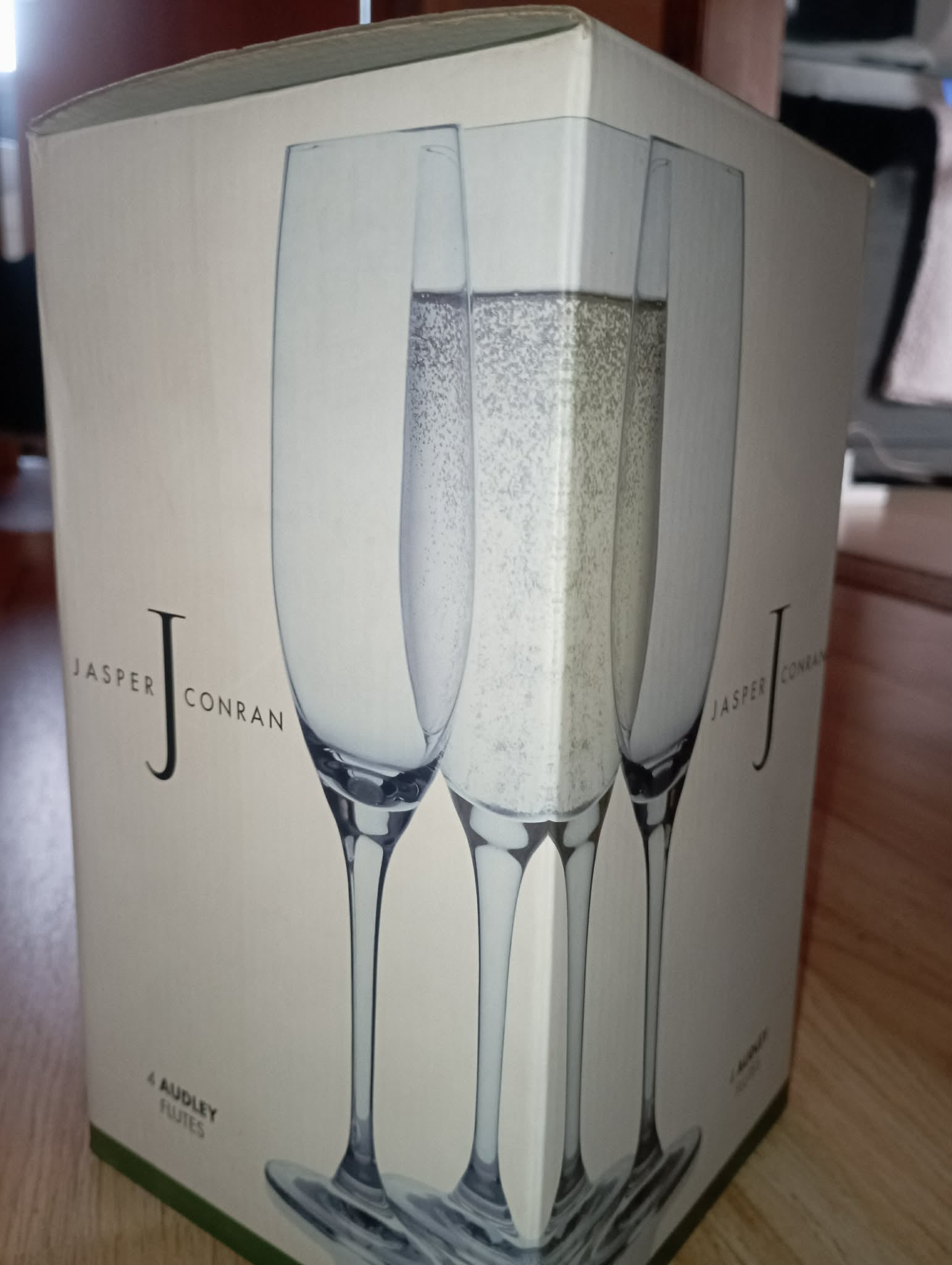 JASPER CONRAN 4 AUDLEY FLUTE GLASSES (NEW in box)