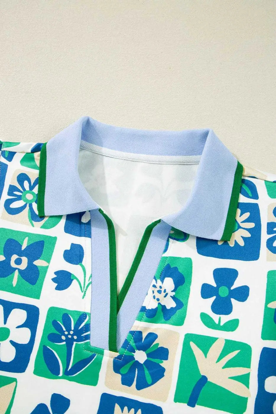 Green Floral Geometric Flutter Blouse with Collar & Contrast Trim