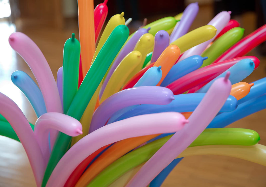 FOTIOMRG 200pcs Twisting Balloons – 260 Long Latex Balloons for Balloon Animals, 20 Colors
