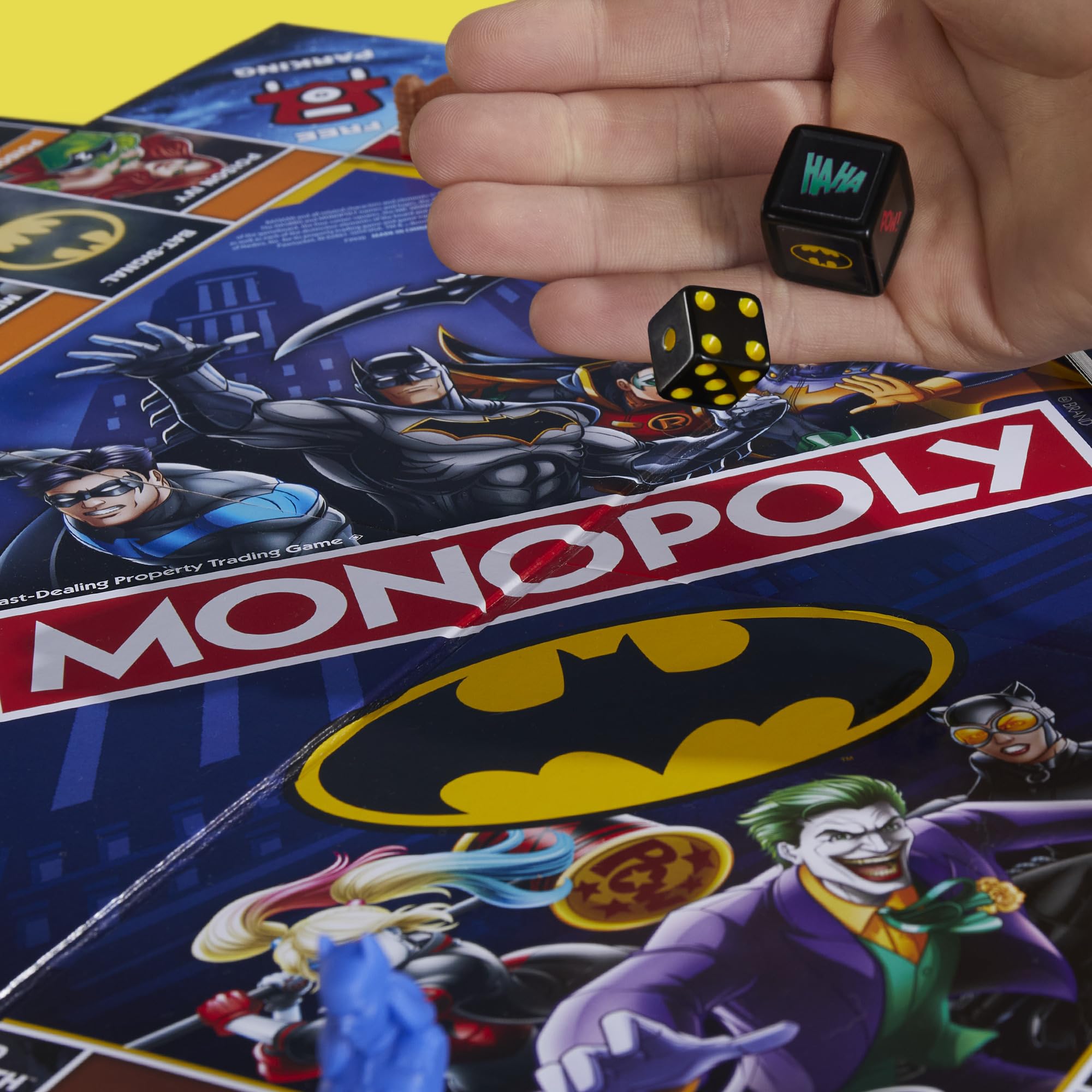 Hasbro Monopoly Batman Edition Board Game – Gotham City Strategy for 2–4 Players (Ages 8+)