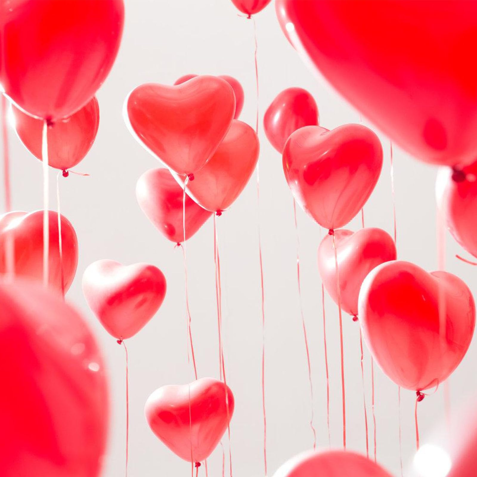 IROUHOR Valentines Day Balloons Decorations Kit – I Love You & Heart Balloons with 1000 Red Silk Petals