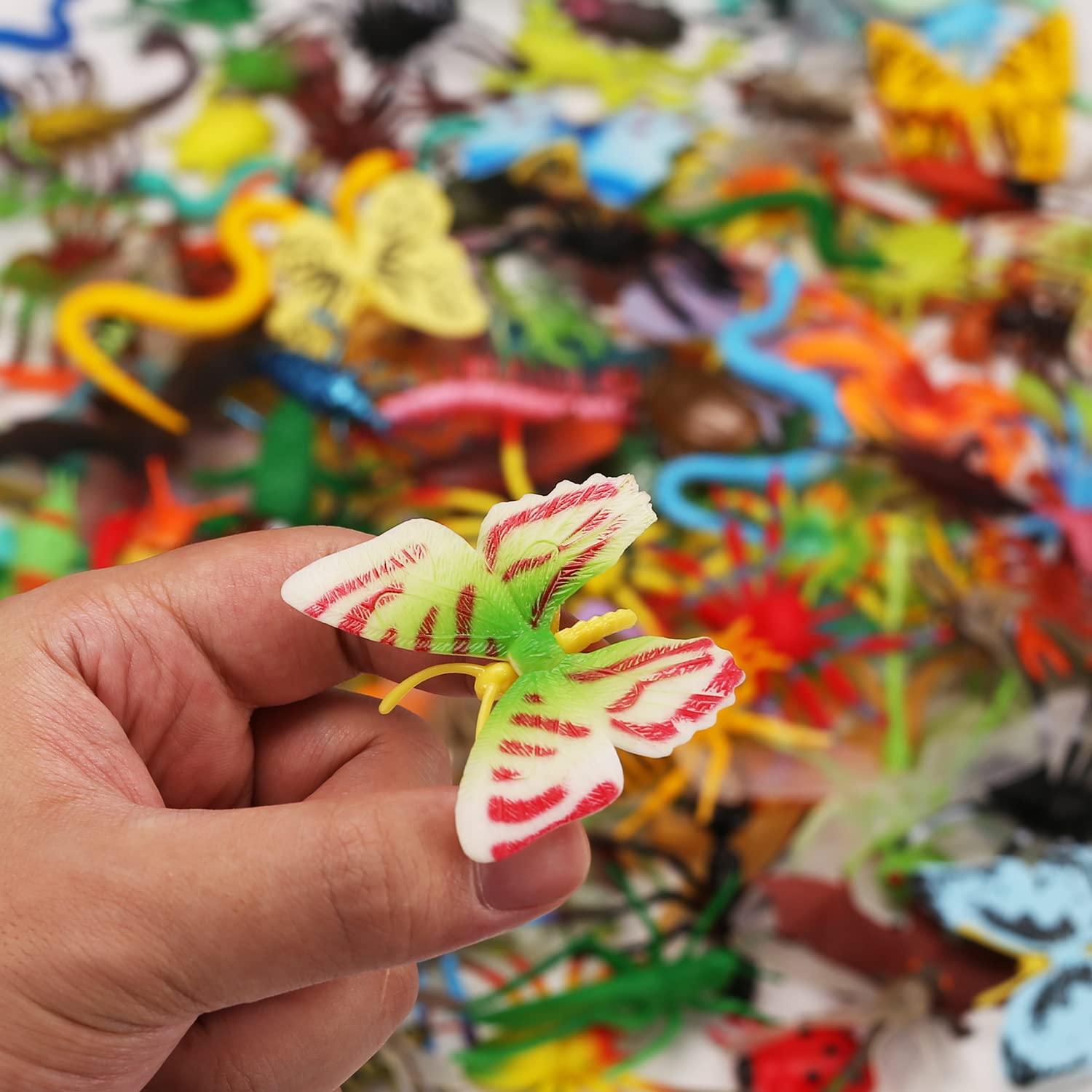 Laxdacee 100 Pcs Realistic Mini Bugs – Kids Insect Figures, Party Favors