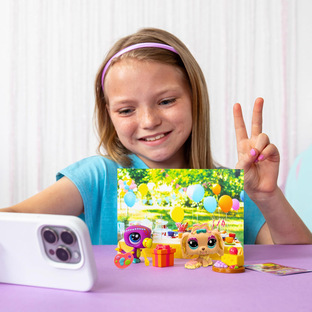 Littlest Pet Shop Series 2 Petfluencer Garden Party – 2 Mini Pets & Accessories