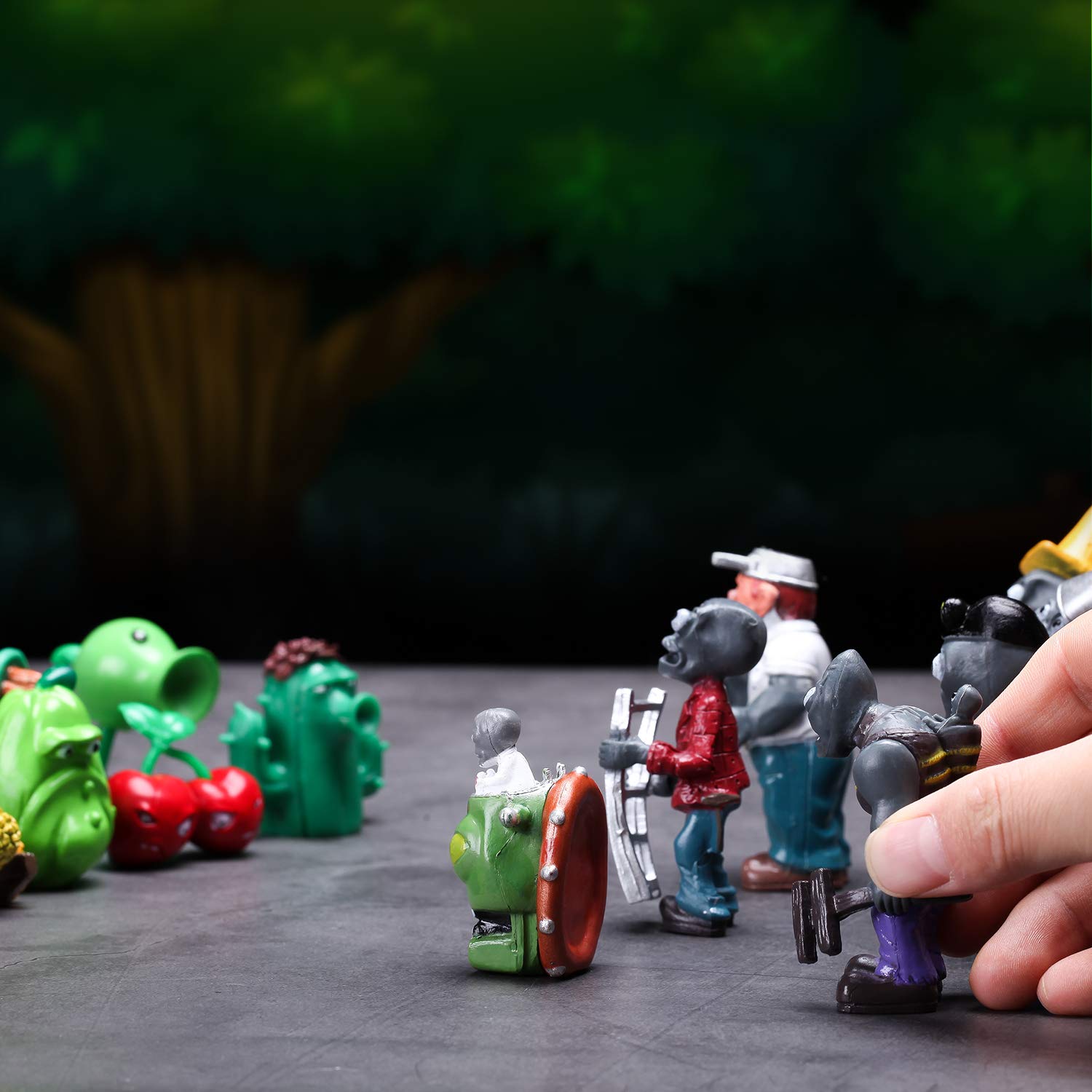 Maikerry 16Pcs PVZ Figures – Plants vs Zombies Cupcake Toppers & Decor Toys
