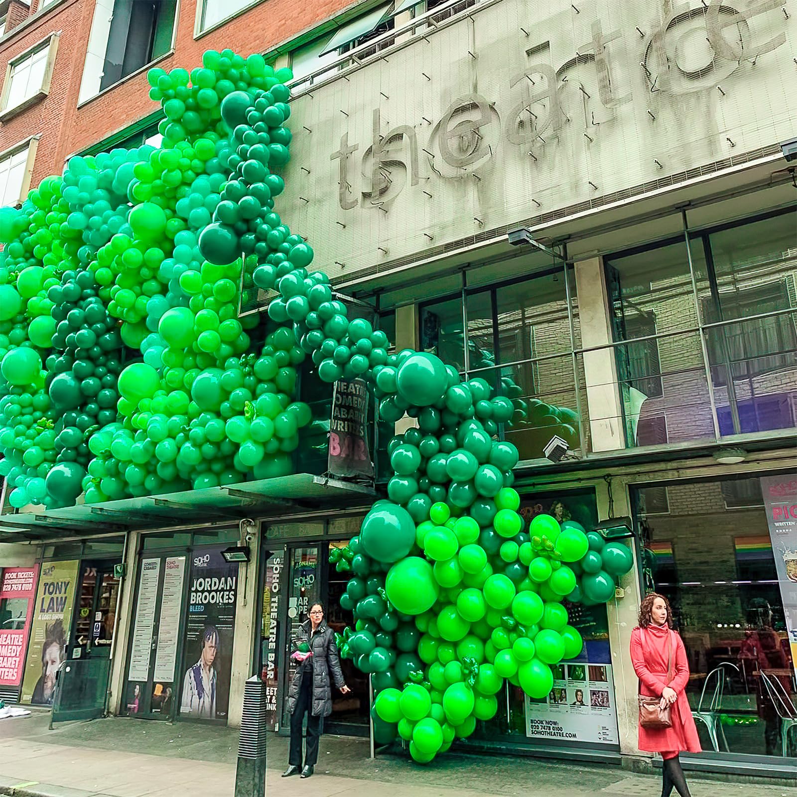 PartyWoo Green Balloons 100 Pcs – Mixed Sizes Balloon Arch Kit for Birthday & Parties