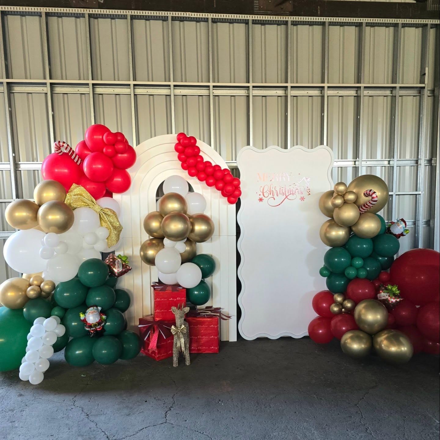 PATYDECRO Christmas Balloons Set - 50pcs 12in Red Green Gold with Ribbon