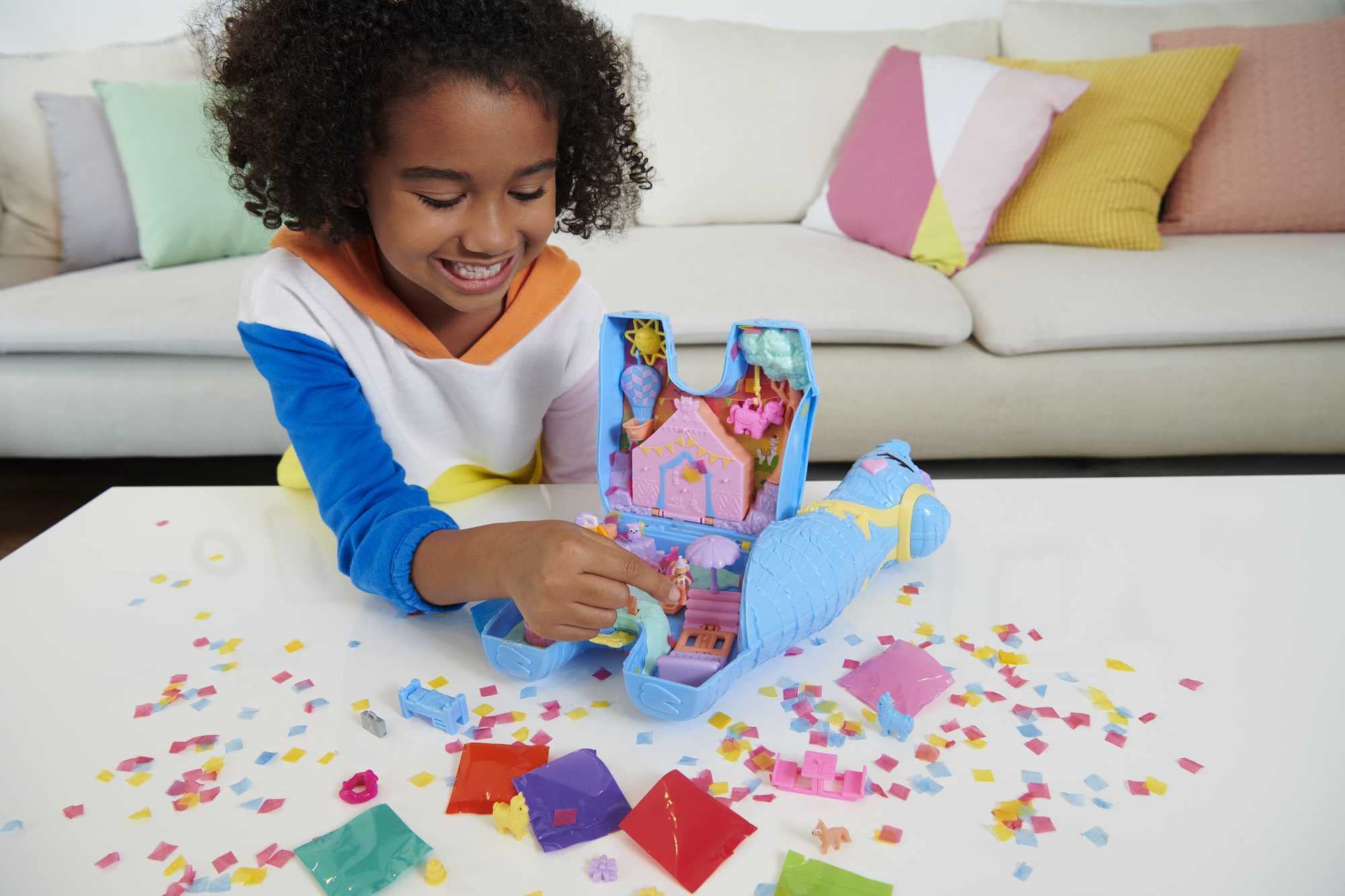 Polly Pocket Pajama Party Playset – 25 Surprises, 2 Dolls