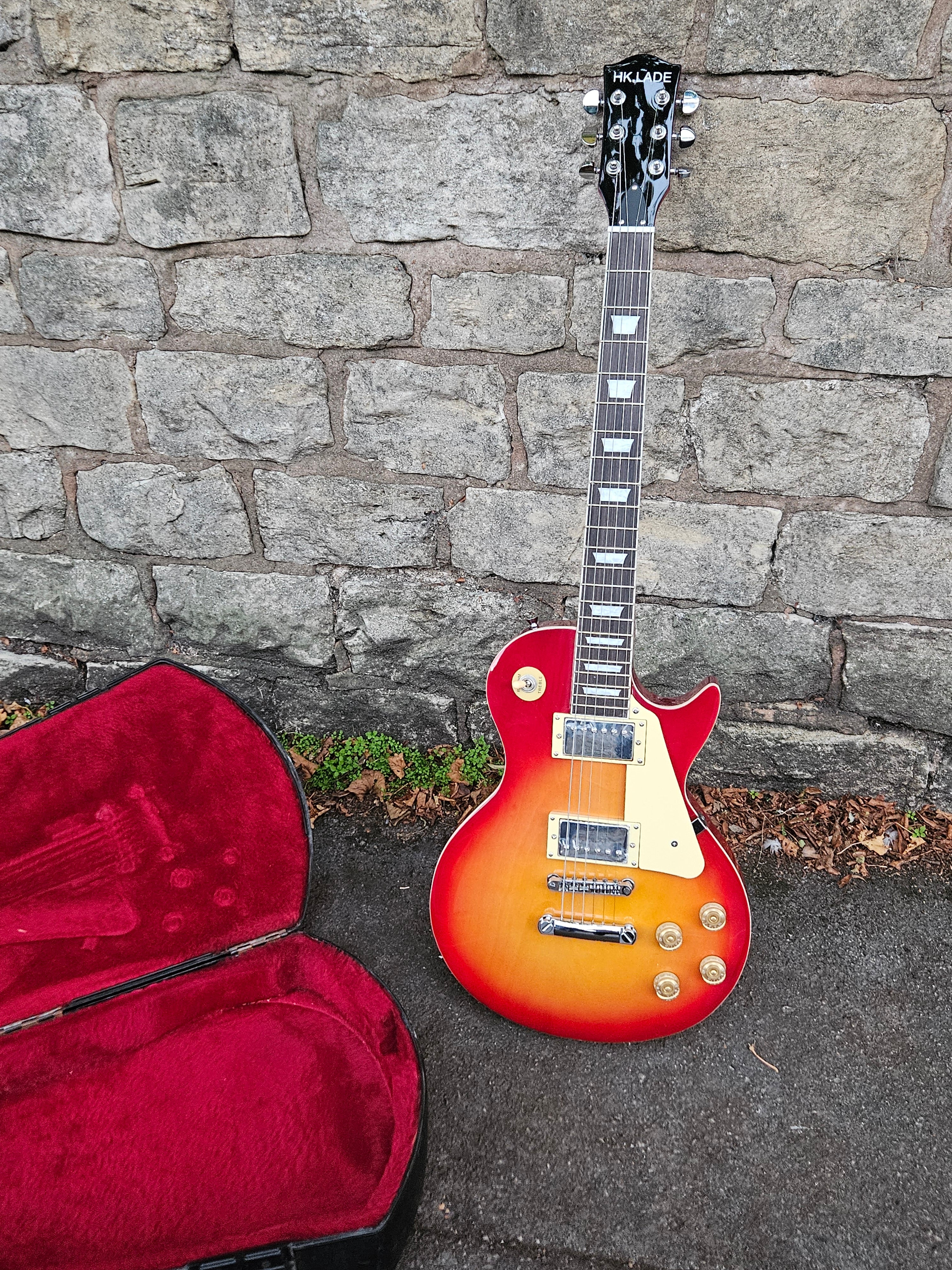 LP-800 Guitar