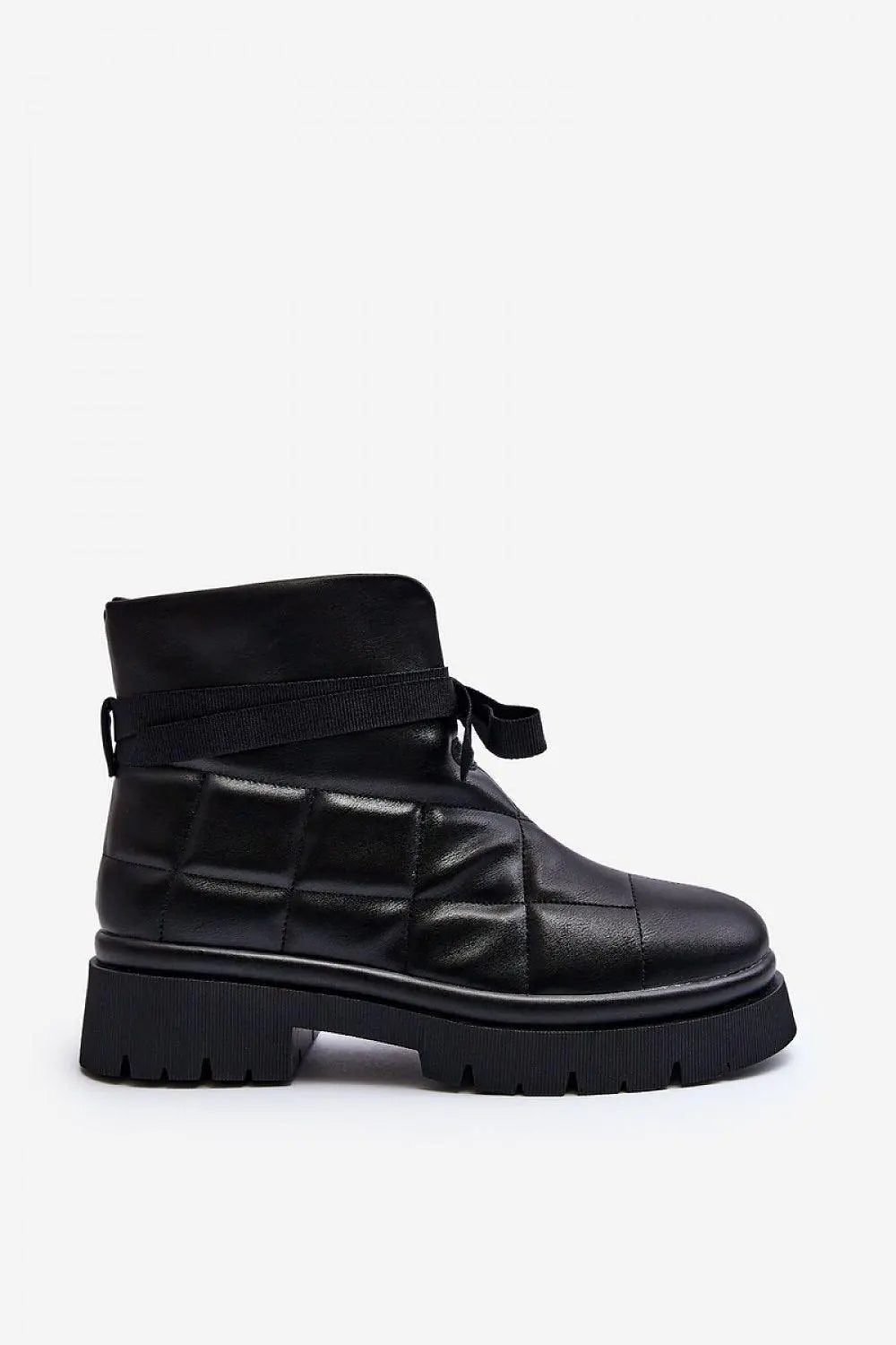 Step in style Warm and fashionable boots made of eco leather