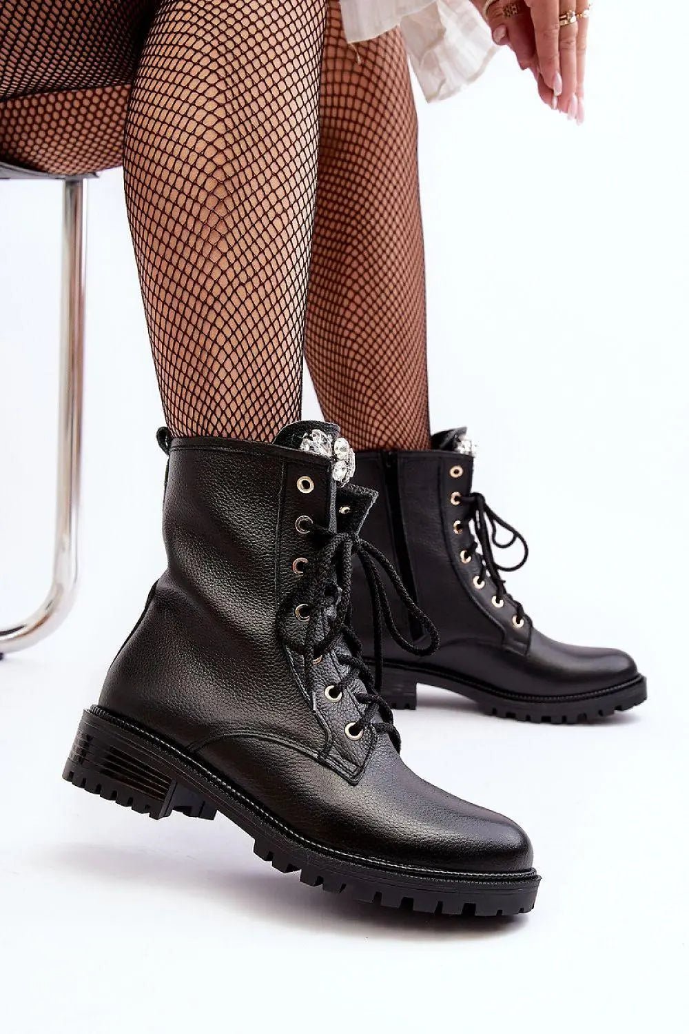 Step in style Women's bagger boots made of natural leather