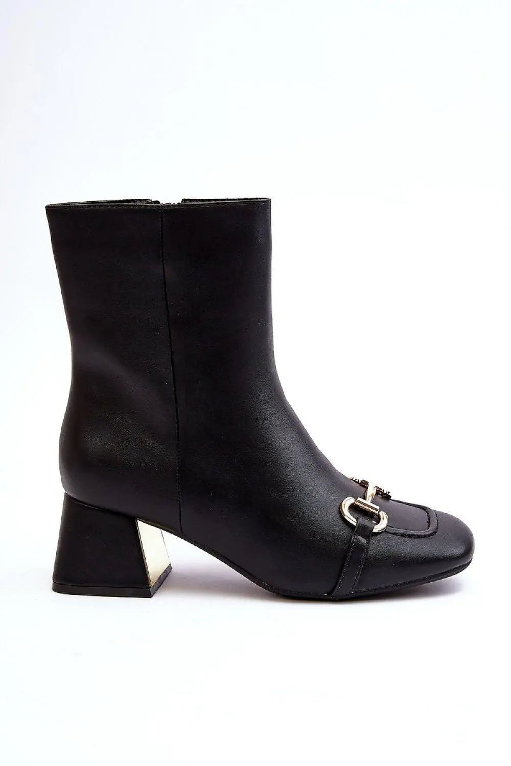 Step in style women's boots made of eco leather