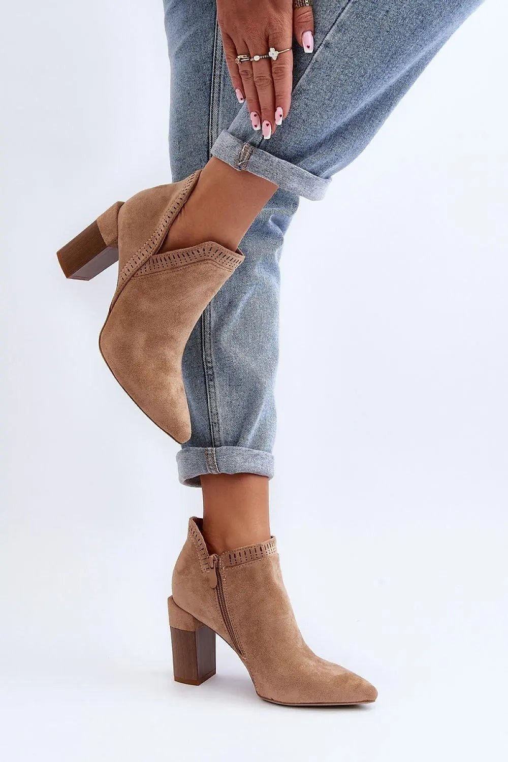 Step in style Women's boots made of eco-suede