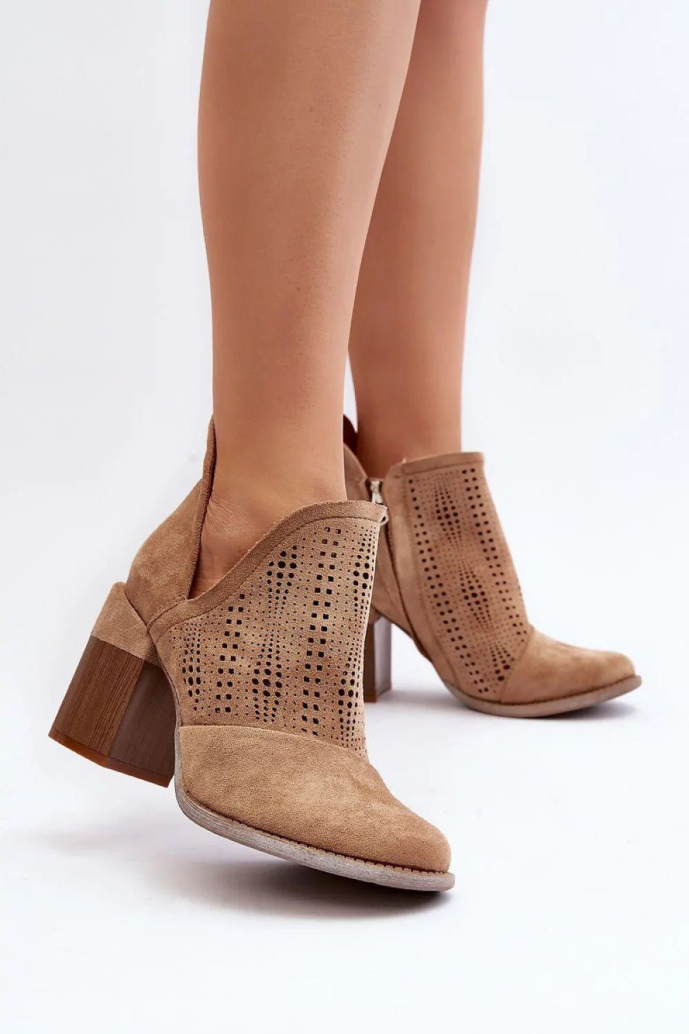 Step in style Women's boots made of eco-suede