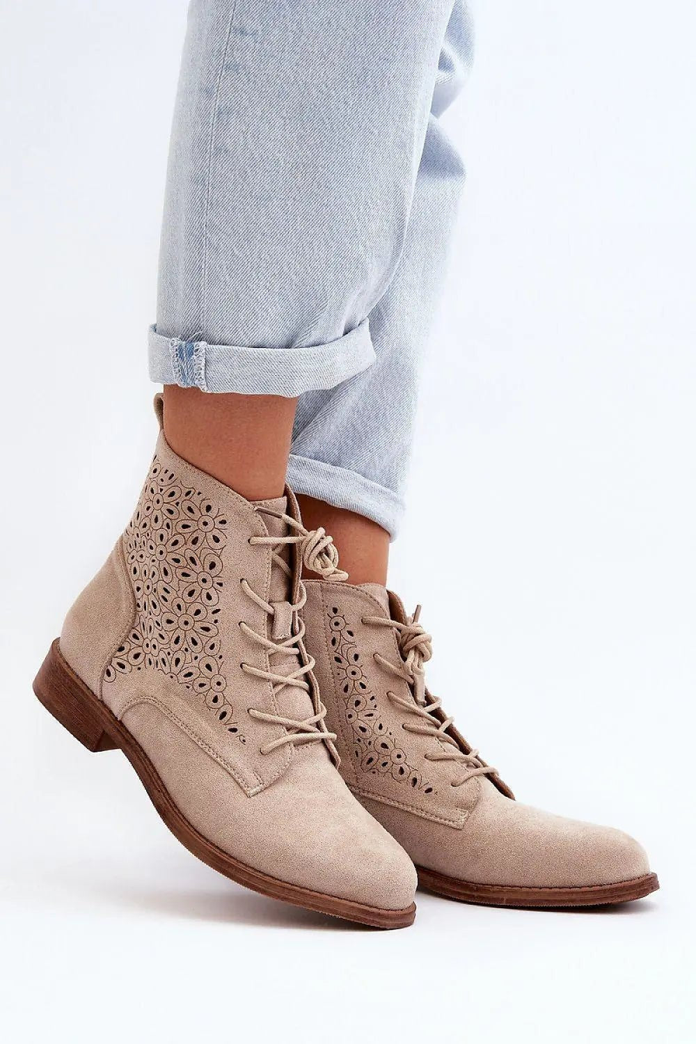 Step in style women's boots made of eco-suede