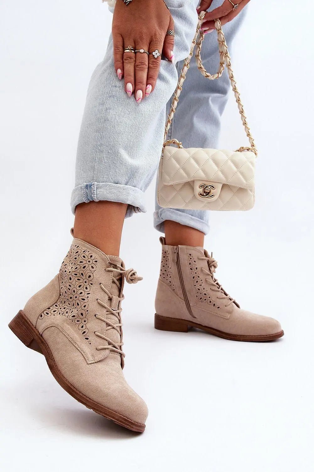 Step in style women's boots made of eco-suede