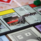 USAOPOLY Monopoly Schitt's Creek – Officially Licensed Collectible Edition with 6 Tokens