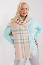 Versatile Check Scarf – Add Warmth and Style to Your Cold-Weather Wardrobe