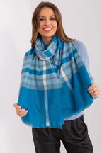 Versatile Check Scarf – Add Warmth and Style to Your Cold-Weather Wardrobe