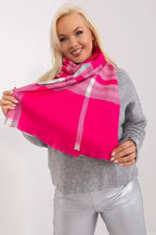 Versatile Check Scarf – Add Warmth and Style to Your Cold-Weather Wardrobe