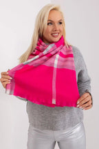 Versatile Check Scarf – Add Warmth and Style to Your Cold-Weather Wardrobe