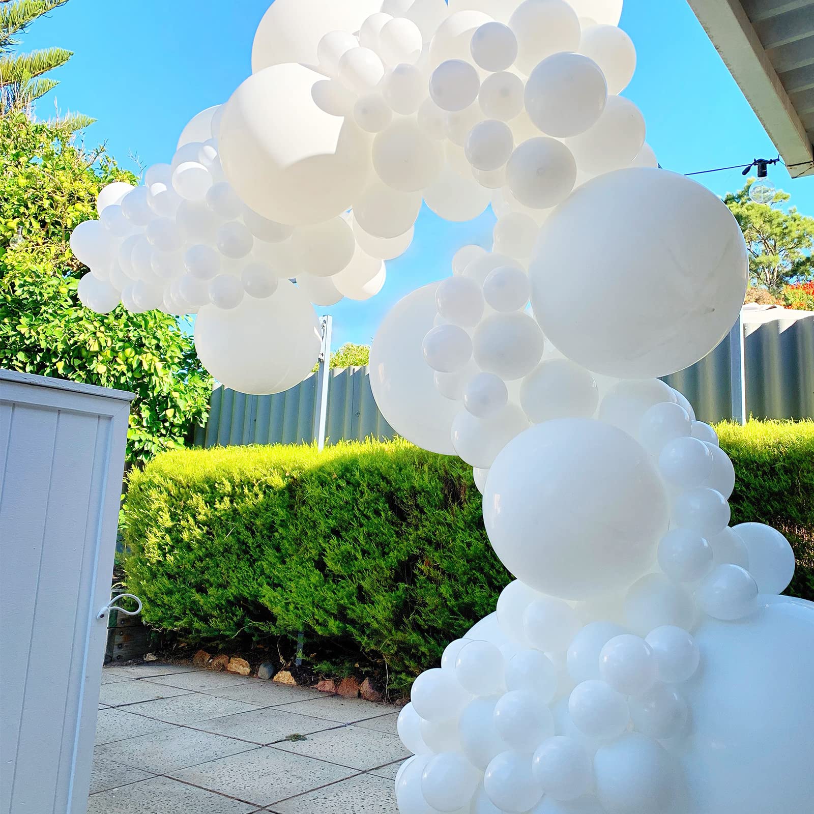Voircoloria 130pcs White Latex Balloons — 5 Sizes for Parties (18in, 12in, 10in, 5in)