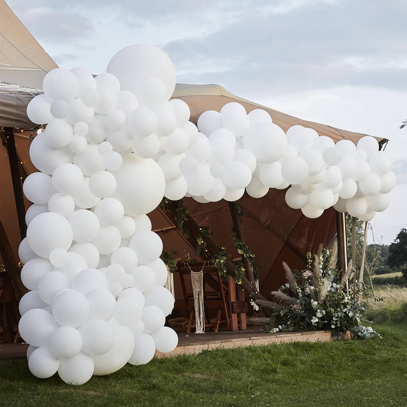 Voircoloria 130pcs White Latex Balloons — 5 Sizes for Parties (18in, 12in, 10in, 5in)